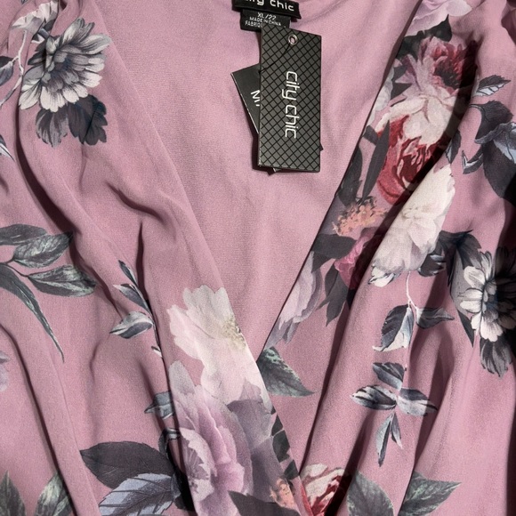 💥FREE W/ $10+ PURCHASE💥🆕🦋CITY CHIC ROSEWOOD FLORAL Top🦋FLAWED - Picture 3 of 13